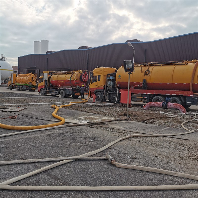 聂荣污水池清理