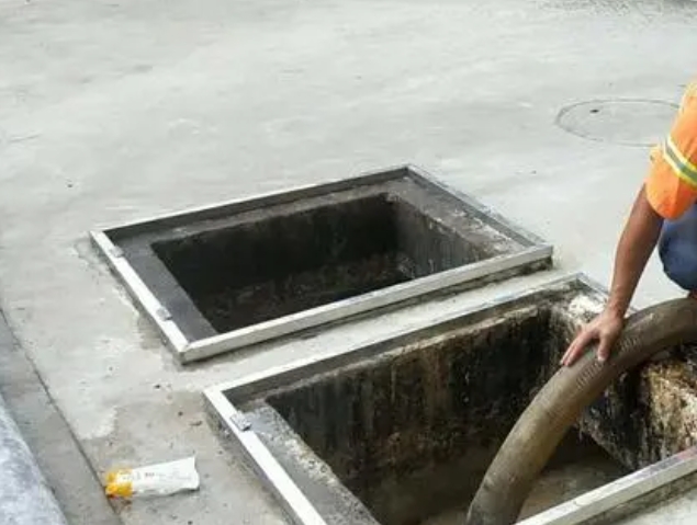 聂荣化粪池清理