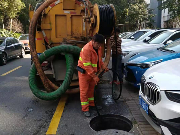 聂荣排污管道清淤